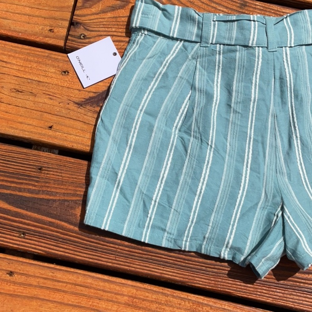 NWT Women’s O’Neill  Blue/White Textured Striped Shorts Sizes 24, 25, 26 - Picture 7 of 14